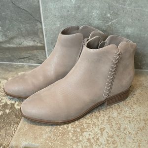 MIA Tan Booties 👢